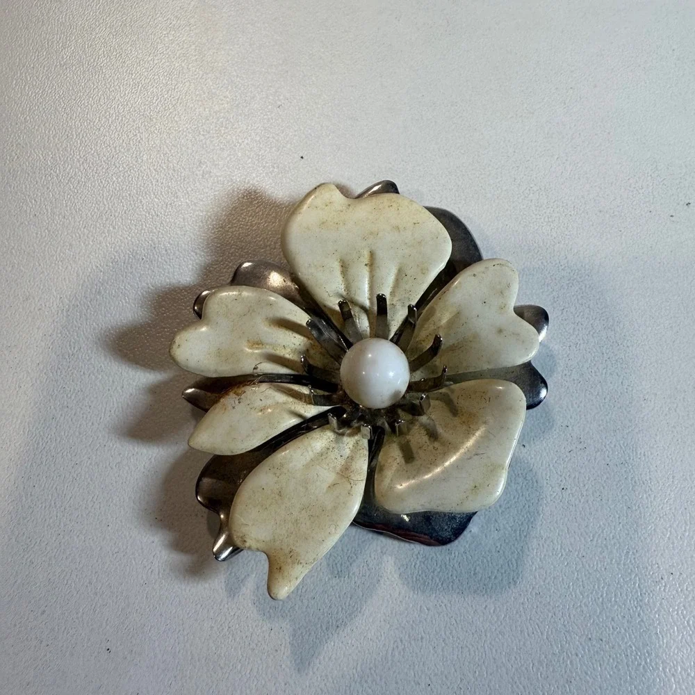 Vintage Sarah Coventry Flower Brooch Pin Floral White Bead Center Costume Jewelr